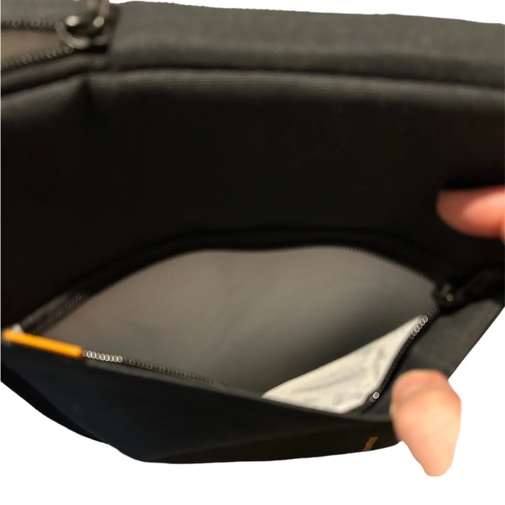 EUC. Tomtoc 360 Protective Laptop Sleeve for 13”/ 12.3 Surface Pro. Black.